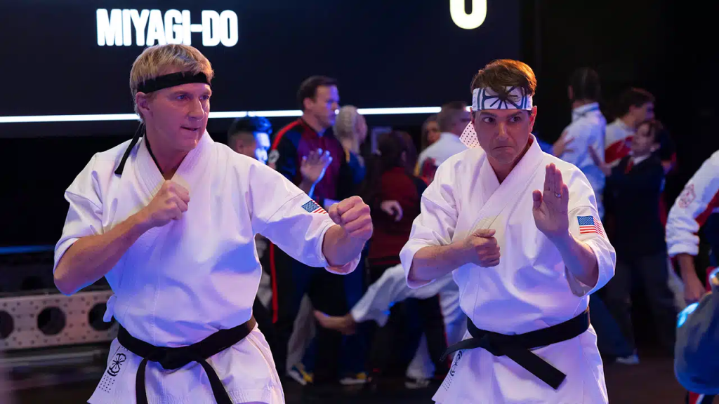 Hayranların Çekeceği 'Cobra Kai' Belgeseli Yapım Aşamasında ve 2026'da Geliyor Hayran yapımı belgeselde yaratıcıların ve oyuncu kadrosunun büyük bir kısmının katkısı var.